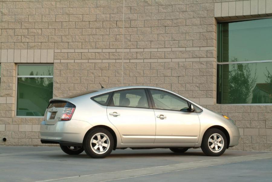  Toyota Prius 2004 года  (фото 38 из 48)